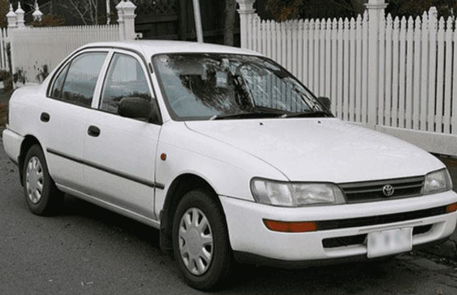 5 Mobil Sedan Tahun 90-an yang Masih Tetap Keren Dipakai Saat Ini (417343)