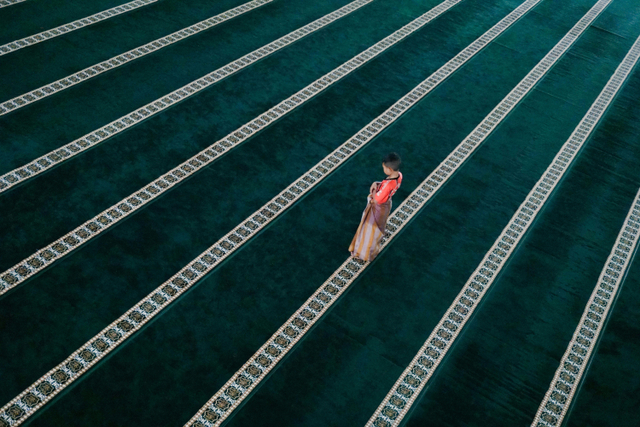 Sholat, Sumber: Flickr