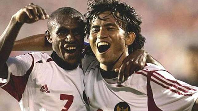 Boaz Solossa dan Ilham Jayakesuma di Piala Tiger 2004, sumber: aseanfootball