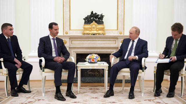 Presiden Rusia Vladimir Putin saat bertemu dengan Presiden Suriah Bashar al-Assad di Kremlin, Moskow, Senin (13/9/2021). Foto: Mikhail Klimentyev/AFP