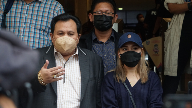 Orang Tua Dipolisikan oleh Keluarga Hater, Ini Respons Ayu Ting Ting (148507)