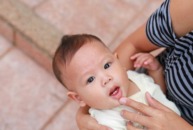Tanda Bayi Tumbuh Gigi, Apa Saja Ya? (845651)