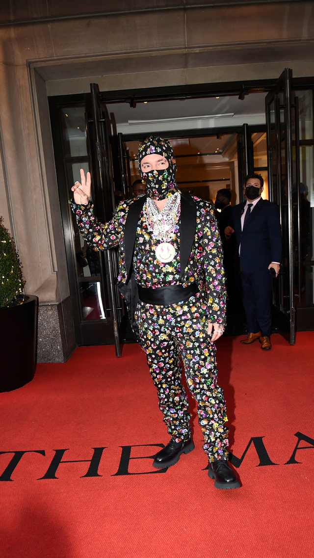8 Selebriti Pria dengan Busana Paling Nyentrik di Met Gala 2021 (632089)