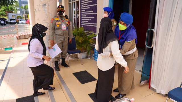 Foto: Ujian Seleksi PNS Aceh, Ketat Prokes (13502)
