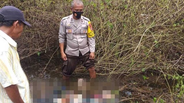 Seorang pria paruh baya ditemukan tewas mengambang di rawa-rawa Desa Lembah Makmur, Kecamatan Bualemo, Kabupaten Banggai, Sulawesi Tengah, Senin (13/4). Foto: Istimewa  