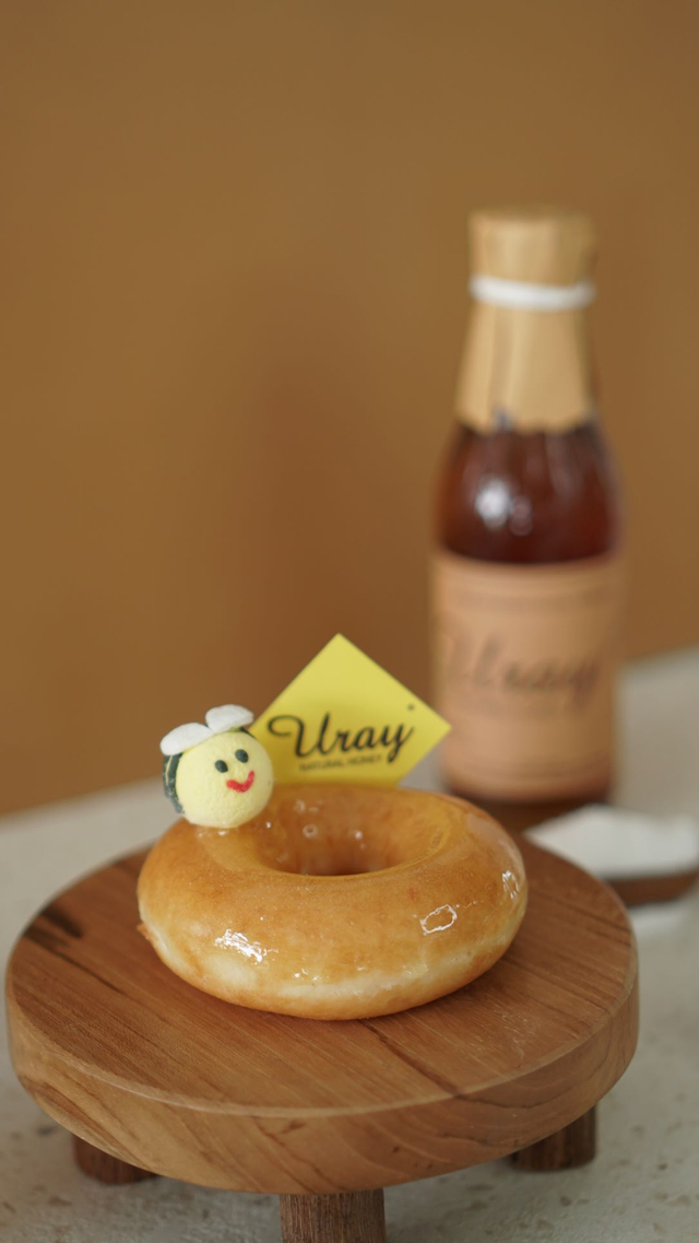 Lembut dan Empuk, Donat Krispy Kreme Berlapis Madu Uray Bak Jeli (12402)