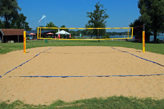 Ukuran Area Servis pada Lapangan Bola Voli (1225910)