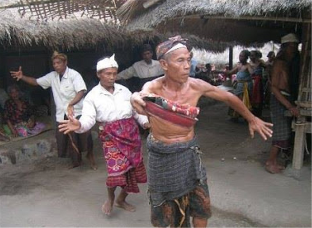 Asal Usul dan Tujuan Dilakukan Tari Suling Dewa dari Nusa Tenggara Barat | kumparan.com