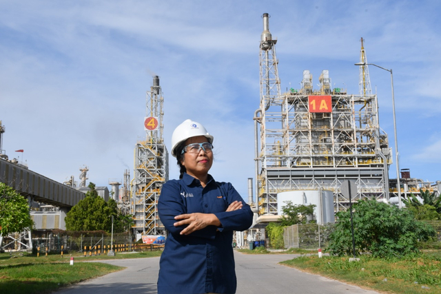 Bincang Karier dengan Sivera Dian Getrida, VP Laboratorium di Pupuk Kaltim (71549)