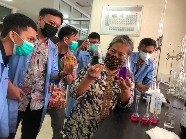 Bincang Karier dengan Sivera Dian Getrida, VP Laboratorium di Pupuk Kaltim (71552)