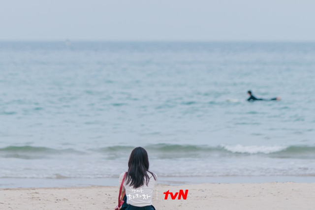Sinopsis Hometown Cha Cha Cha, Pertemuan 'Dimple Couple' yang Bikin Jatuh Hati (104154)