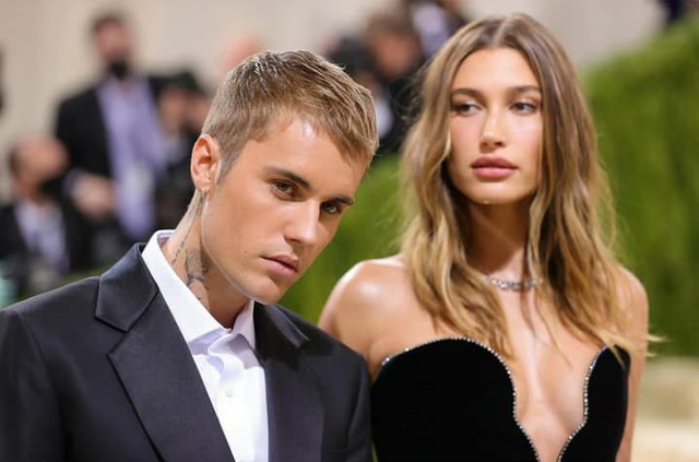 Justin Bieber & Hailey Bieber menghadiri acara Met Gala 2021. Foto: Instagram @themetgalaofficial