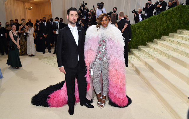 Tampilan 7 Pasang Selebriti yang Curi Perhatian di Met Gala 2021 (15140)