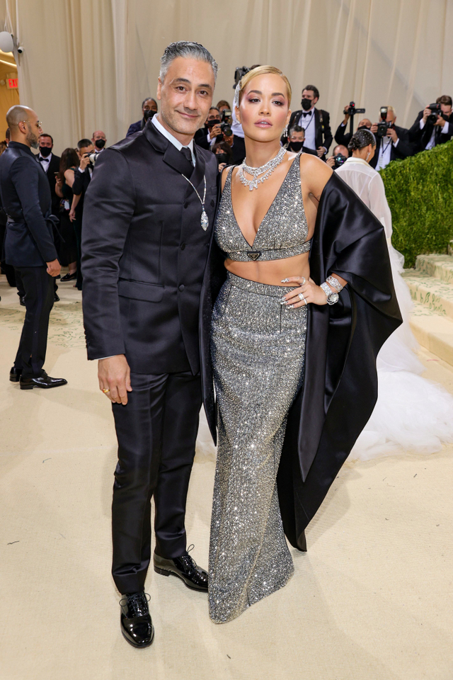 Tampilan 7 Pasang Selebriti yang Curi Perhatian di Met Gala 2021 (15144)