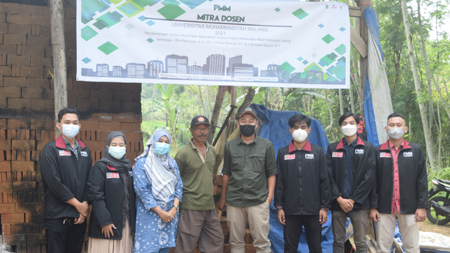 Pengabdian Masyarakat oleh Mahasiswa UMM di Home Industry Batu Bata Merah