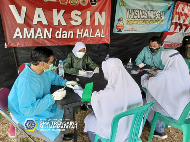 Serius Tangani Kesehatan Siswa, Trensains Gandeng MCCC Laksanakan Vaksinasi (146420)