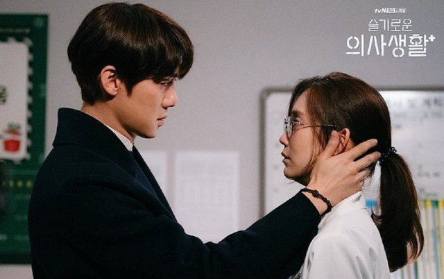 Sinopsis Hospital Playlist, Persahabatan 5 Dokter yang Bikin Gagal Move On (71594)