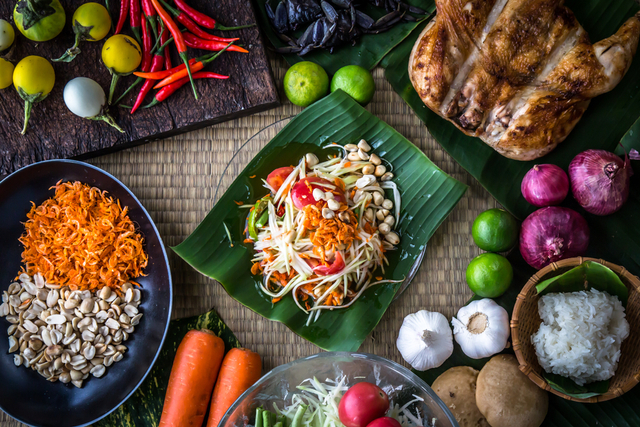 Ilustrasi Som Tum, salad pepaya khas Thailand. Foto: Shutterstock
