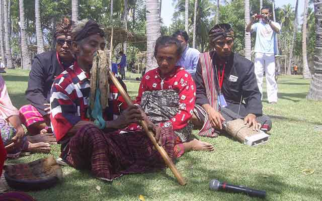 Cerita di Balik Tari Suling Dewa yang Dilakukan untuk Meminta Hujan | kumparan.com