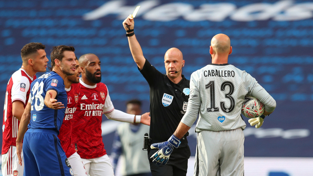 Ulah Wasit Inggris di Liga Champions: Salah Beri Kartu ke Pemain Dynamo Kyiv (107077)