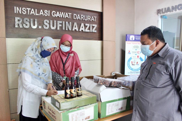 RS Sufina Aziz mendapatkan dukungan berupa paket suplemen untuk tenaga medis yang terus berjuang di tengah pandemi Covid-19. (Rabu, 15/09). Dok DD Waspada