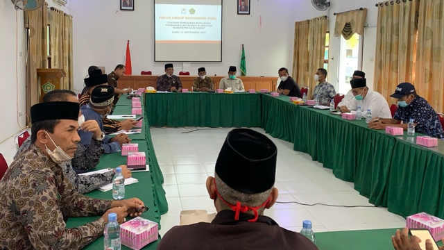 Kemenag Aceh Barat menggelar FGD penyelesaian kasus penyebaran buku pendangkalan Aqidah yang disebarkan oleh orang tak dikenal. Foto: Dok. Istimewa