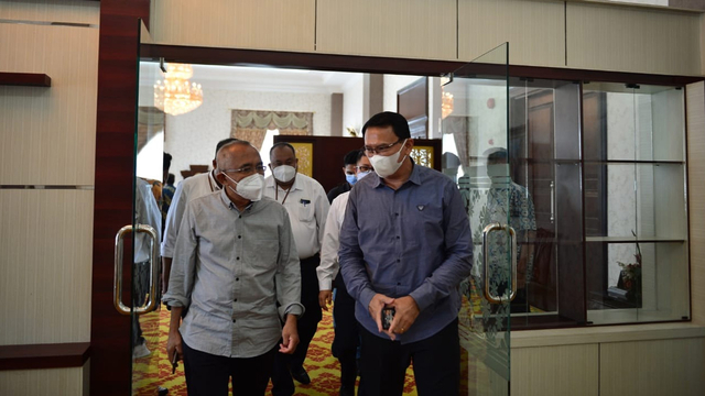 Anggota DPR Asal Riau Minta Bantuan ke Ahok untuk Penambahan Vaksinasi (147435)