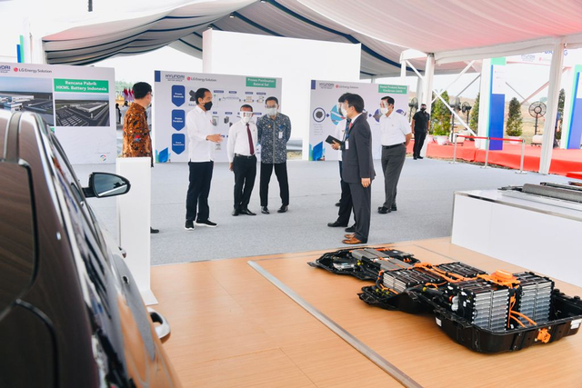 Hyundai mulai pembangunan pabrik sel baterai mobil listrik di Karawang, Jawa Barat, Rabu (15/9). Foto: Laily Rachev - Biro Pers Sekretariat Presiden