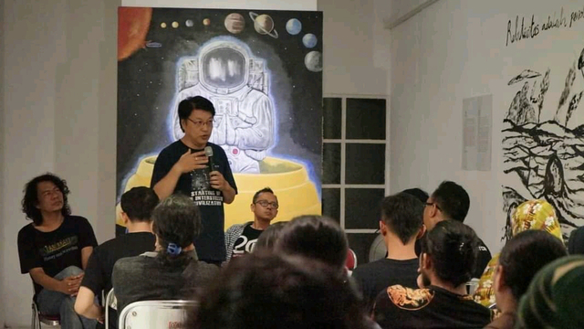 Dedengkot UFO Indonesia Terbitkan Buku Terbaru: UFOs Are Real, They Are Here (51951)