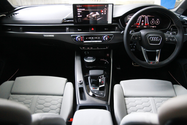 Audi RS4 Avant Terbaru Resmi Meluncur, Station Wagon Bertenaga Buas (284156)