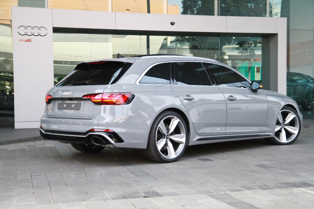 Audi RS4 Avant Terbaru Resmi Meluncur, Station Wagon Bertenaga Buas (284154)