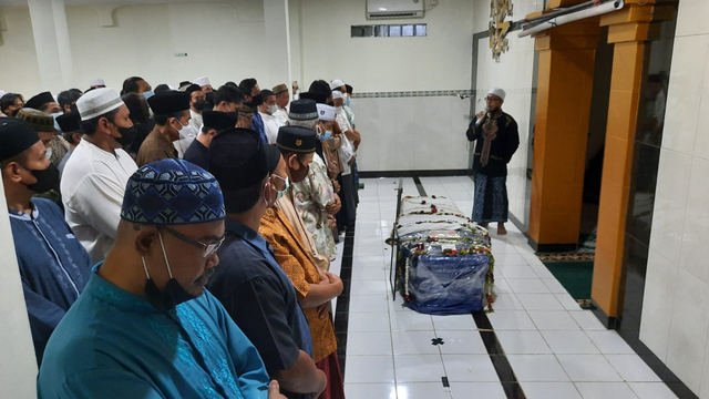 Jasad Kopilot Rimbun Air Tiba di Bekasi, Hendak Dimakamkan di TPU Dekat Rumah (19170)