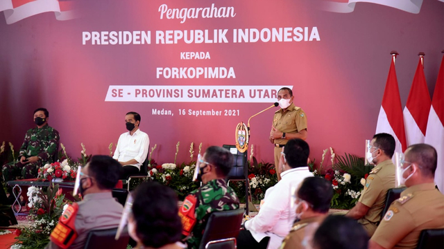Edy Rahmayadi saat menyambut melaporkan data COVID-19  kepada Presiden Joko Widodo, Kamis (16/9). Foto: Dok. Istimewa