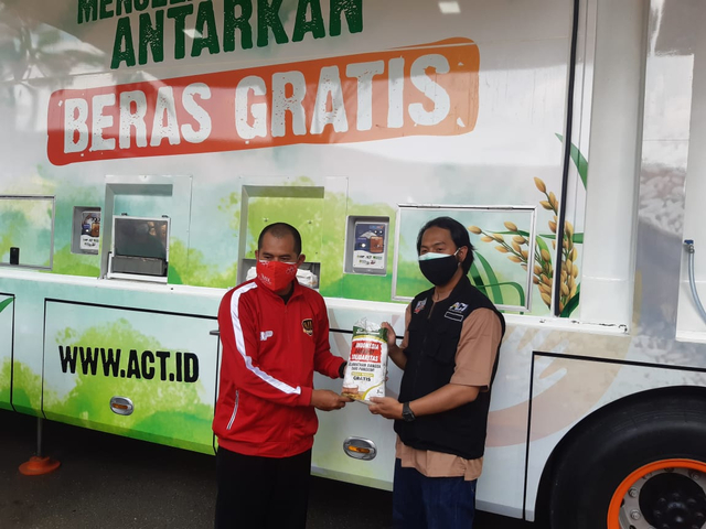 ACT Jakarta Barat Luncurkan Food Bus dan Rice Truk bersama Muslimah Millioners