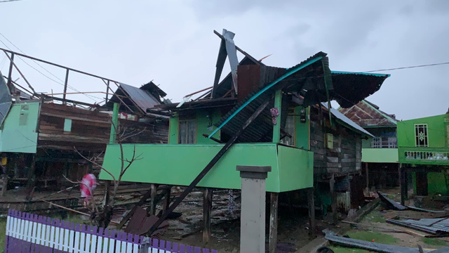 Angin puting beliung menerjang Desa Botto, Kabupaten Wajo, Sulawesi Selatan. Foto: Dok. Istimewa