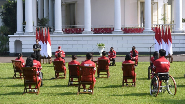 Suasana saat Ketua NPC Indonesia bersama Atlet Parabulutangkis bertemu Presiden Jokowi, dan Menpora Amali. Foto: Biro Pers Sekretariat Presiden