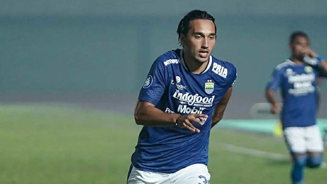Ezra Walian striker Persib Bandung. (Foto: https://www.instagram.com/persib)