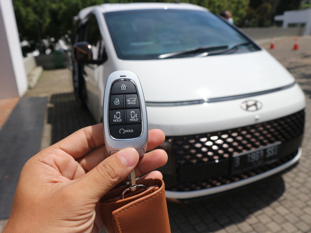 Hyundai Staria yang sudah mengaspal di Indonesia. Foto: Ghulam Muhammad Nayazri / kumparanOTO