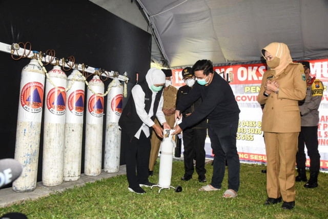 Gubernur Khofifah launching depo isi ulang oksigen (foto : Humasprovjatim)