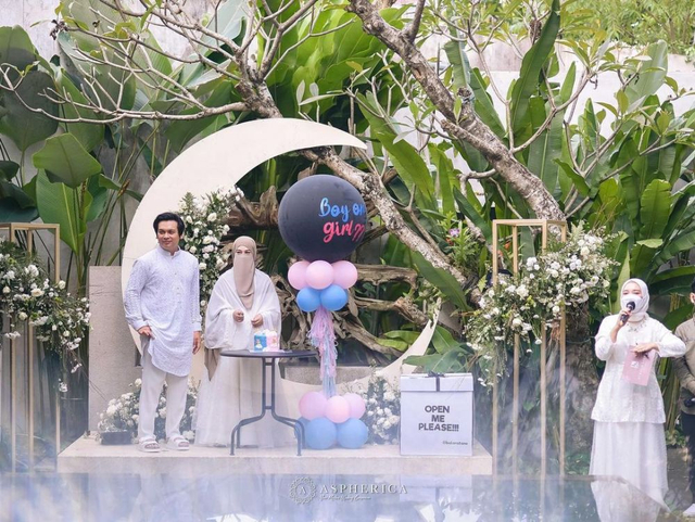 7 Momen Gender Reveal Party Dan Syukuran 7 Bulanan Wardah Maulina ...