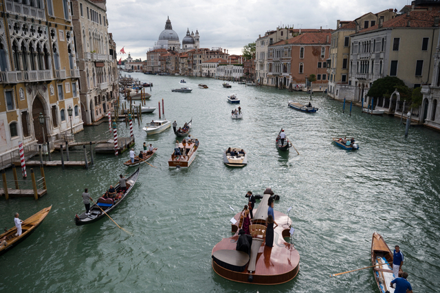 ilustrasi di Grand Canal di Venesia, Italia, Sabtu (18/9). Foto: Marco Bertorello/AFP