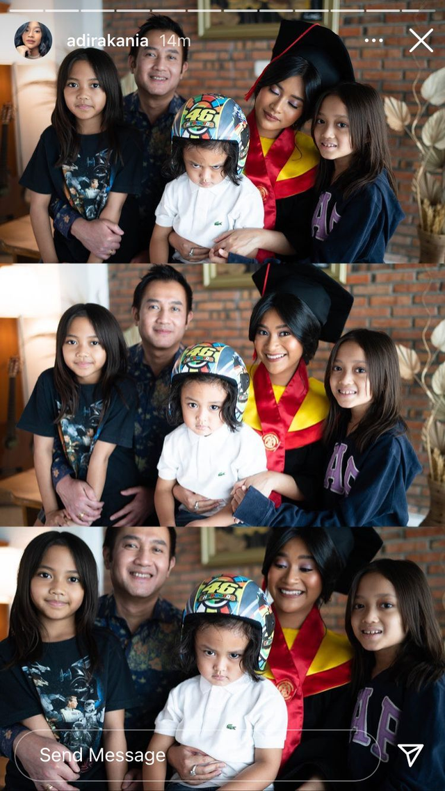 Momen wisuda Siti Adira Kania, anak Ikke Nurjanah dan Aldi Bragi. Foto: Instagram/adirakania