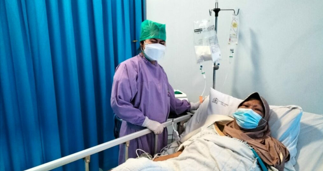 Atlet bultangkis, Verawaty Fajrin, terbaring di RS Dharmais Jakarta karena menderita sakit kanker paru-paru. Foto: Dok. Istimewa