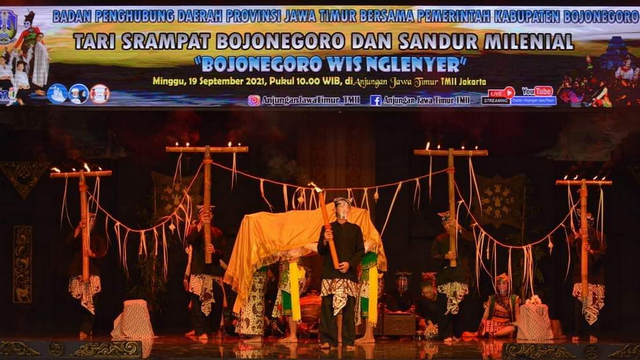 Pagelaran "Sandur Milenial" dalam gelar seni, budaya, dan promosi wisata tahun 2021, di Anjungan Jawa Timur, Taman Mini Indonesia Indah (TMII). Minggu (19/09/2021). (istimewa)