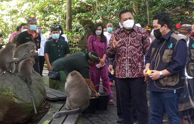 Erick Tohir saat berada di Monkey Forest, Ubud Bali - WIB