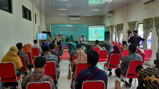 Kegiatan 'Madrasah Makin Cakap Digital' untuk wilayah Makassar dan Polewali Mandar. Foto: Kominfo