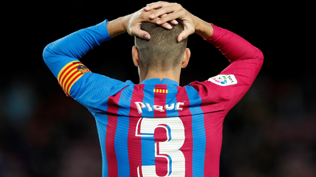 Reaksi pemain FC Barcelona Gerard Pique. Foto: Albert Gea/REUTERS