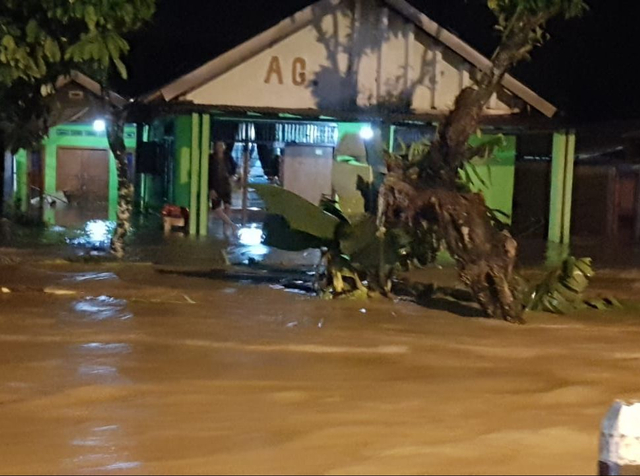 Banjir Bandang, Ratusan Rumah di Tanggamus, Lampung Terendam Banjir (1)