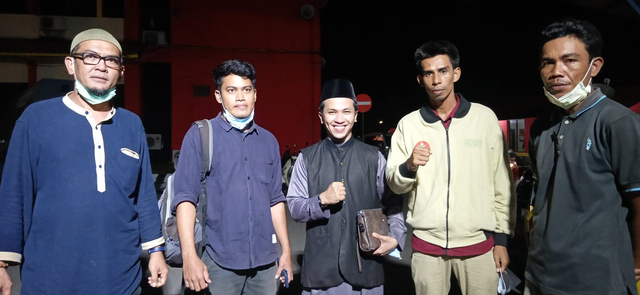 Pengurus Pimpinan Daerah Pemuda Muhammadiyah (PDPM) Kota Batam, Zulfikar, saat mendampingi Ustaz membuat laporan di Polresta Barelang. Foto: Rega/kepripedia.com