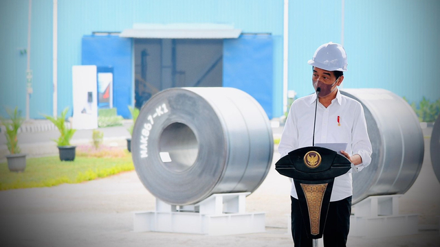 Presiden Jokowi meresmikan pabrik baja lembaran panas (hot strip mill) unit 2 milik PT Krakatau Steel. Foto: Kementerian BUMN